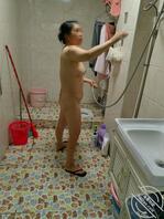 47。老妈被我调教得很开放了,现在不管干什么我拍照录视频她都不会发脾气了0