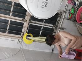 福建莆田E罩杯丈母娘的大奶，偷拍福建莆田岳母洗澡的高光时刻