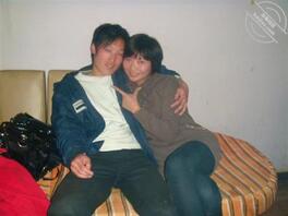 骚笔母狗梁洁有认识的吗？送你们一夜怎么玩她1