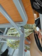 偷拍女同学美腿 一直撩裙子露大腿 不知道是什么意思 没忍住拍了几张1