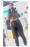 露脸极品瑜伽裤肥逼 裤子把鲍鱼和内裤都勒的清清楚楚
这样的骚逼谁在操啊
2