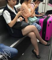 空姐丝袜肉腿不同角度露脸0