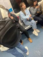 地铁随拍的白袜