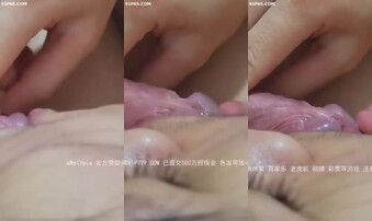 近距离拍摄，女友青涩的口活