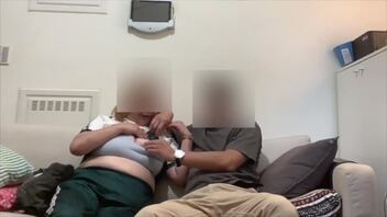 骗人老奶奶说味道很重，然后就放进嘴巴了