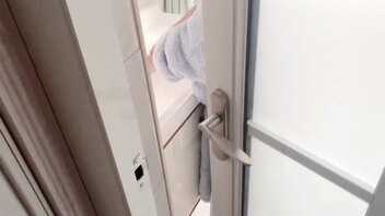 老婆上班！把大二小姨子操了！求你了姐夫“别内射”我姐会发现的