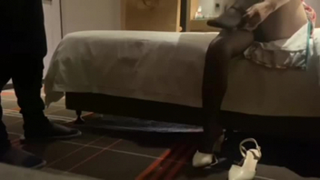 为人师表反差已婚母狗背着老公带情人来偷情内射