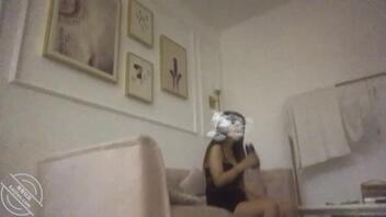 《原创》动人的姐姐在沙发上悠哉的喝着茶,我激动的上去跟姐姐做着爱2