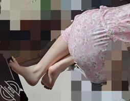 偷拍死婊子姐姐的脚0