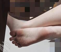 偷拍死婊子姐姐的脚2