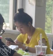 图书馆偷拍大奶学生妹0