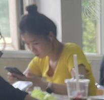 图书馆偷拍大奶学生妹1