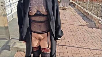 堕落嫂子8. 农村大院子暴露,上头直接开操,被邻居大妈围观了0