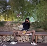 带长腿骚货漏出，评论发出你的骚货漏出照片