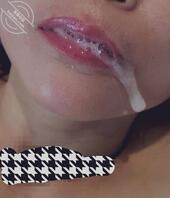 朋友的熟女老婆已经彻底变成我胯下温顺的母狗,每天自愿用舌头给我舔蛋0