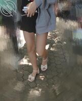 真实街拍——尾随偷拍骚货女大学生2