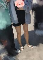 真实街拍——尾随偷拍骚货女大学生