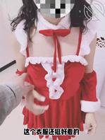 44 妹妹居然身穿圣诞服在房间里拍抖音,身体终于恢复差不多了,忍受不住了1