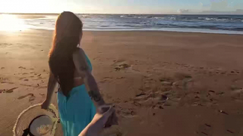 好不容易才约出来的女神带去海边旅行这次如愿以偿终于操上了