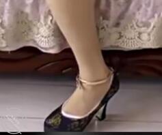 偷闻阿姨熟睡的丝袜脚,终于好好享受了一把1