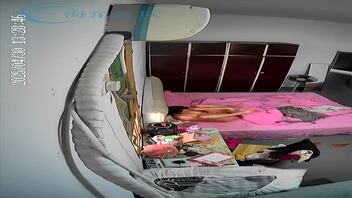 监控偷拍老婆跟别人裸聊自慰