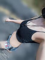 小母狗没穿内裤 短裤一直在磨小穴  河边一个大爷一直在屁股后面2