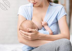 结婚典礼当天！新娘惊见这一幕想悔婚新郎在吸婆婆的母乳2