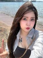 样貌娇好,颇有韵味的丰满小母狗多场合为主人提供胜利服务,地下车库口爆颜射1