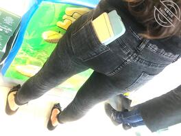 偷拍各种屁股，你们喜欢哪种类型，想怎么操她们，把你们收藏的屁股分享出来