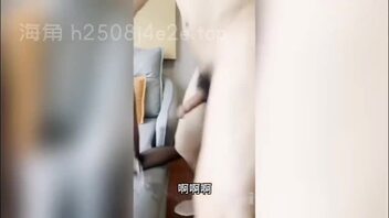 把别人的女友操的不停喊爸爸，全力暴操出轨骚逼，不停求绕喷水高潮