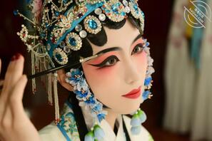 想化个戏子妆去站街当妓女，哥哥们觉得怎么样？0