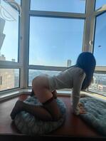 得狠狠的把他嗯在墙上操