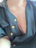 天气热的都不想穿衣服了0