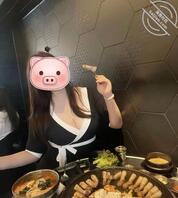 (原创) 姐姐终于理我了,今天跟姐姐在外面吃烤肉0