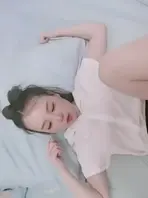 昆明骚货 冰冰 汽车销售 27岁 这妹子是结了婚的，目前还没要孩子，她老公也一直没发现偷 2