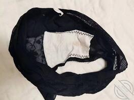 好刺激!媳妇在家拿大姨子内裤打手枪,好像还被大姨子察觉了!1