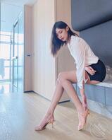 高挑女孩“苏蔚 Sunny”腿长110cm 穿上黑丝袜太香了!1