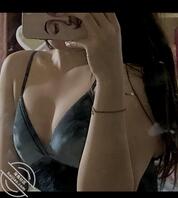 女朋友发现手机表姐的照片，求助各位，怎么办0