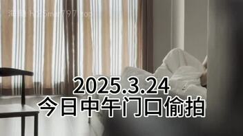 今天中午门口偷拍