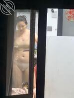 对面带娃骚货。每天露出0