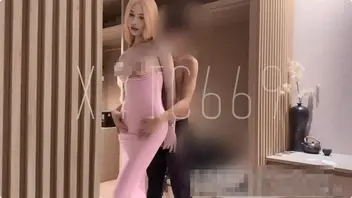 《看着像洋娃娃一样的1号被兄弟使用》这175cm长腿模特真耐艹1