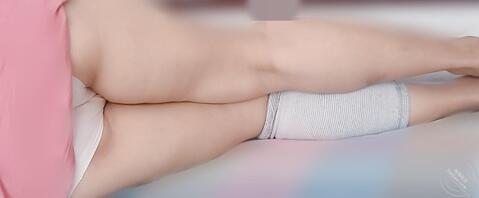 绿母，趁妈妈睡着偷拍的大屁股