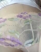 绿母儿子冒死偷拍妈妈骚屄