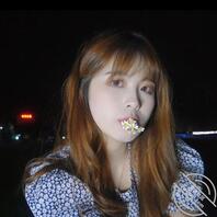 大家评价下她颜值，反响好发她抄底0