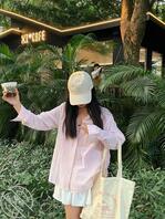 抄底偷拍朋友的牛仔短裙白色内裤裙底1
