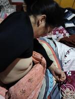 偷拍老母亲换衣服1