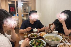 完蛋了，丈母娘前夫来家一起吃饭了0