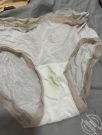潜入嫂子家里，嫂子的内衣内裤，有点微黄