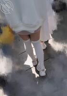 校园跟拍白丝美腿女大学生