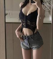 (原创)斥巨资帮兄弟们揭秘空姐名媛私底下的骚逼德行!按在沙发上操到求饶!2